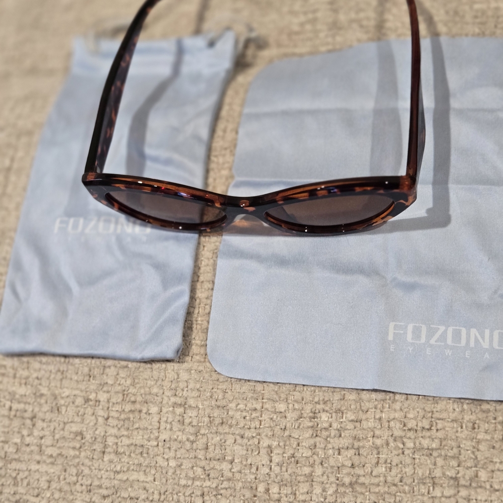Tortoise Shell Cat Eye Sunglasses - Picture 4 of 7